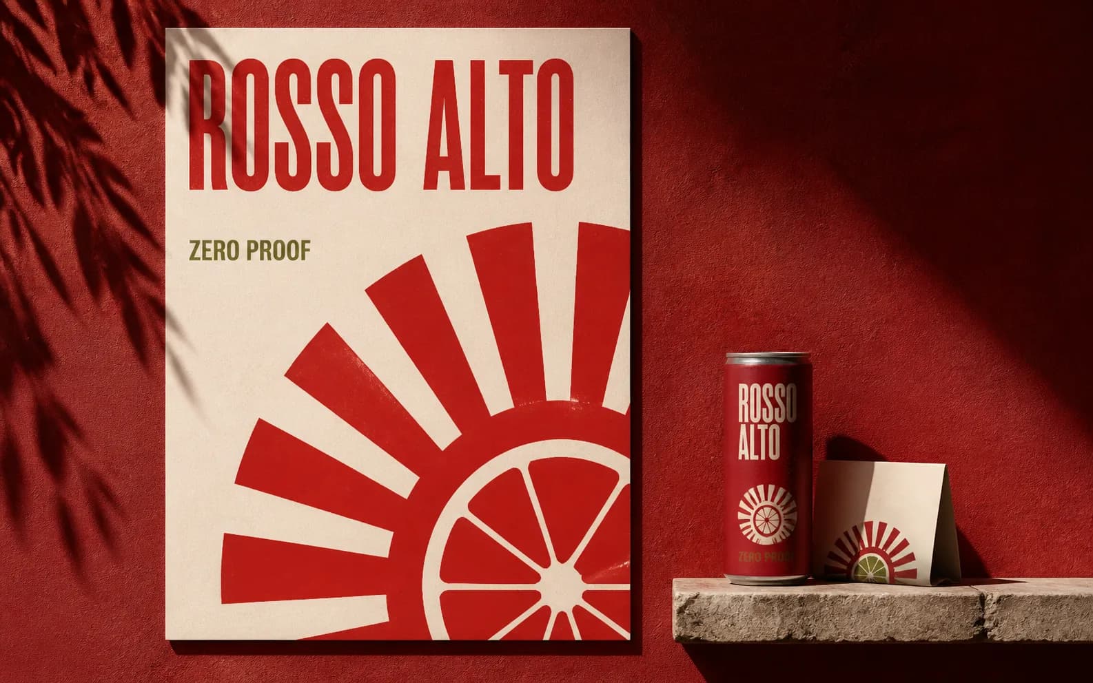 Plakat i puszka Rosso Alto w czerwono-kremowej kampanii produktu